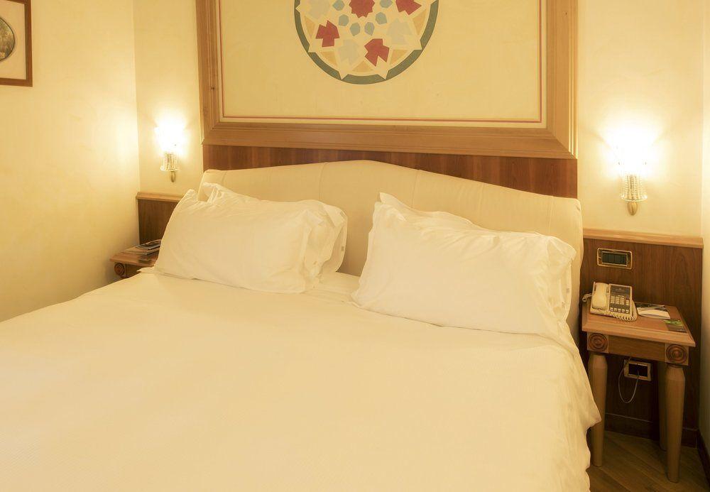 Renaissance Naples Hotel Mediterraneo Екстер'єр фото