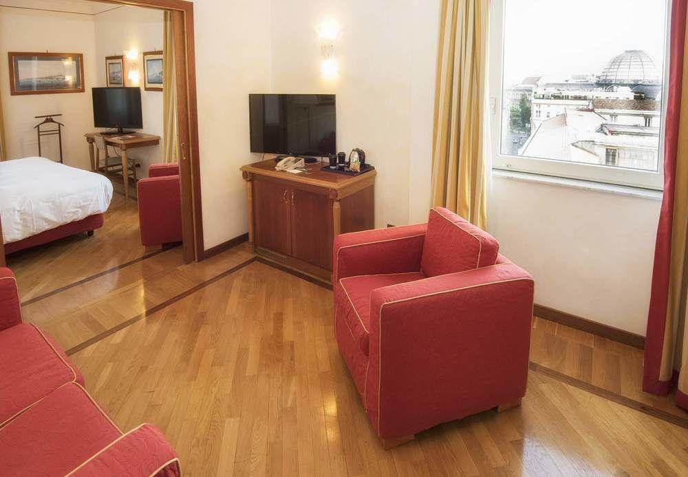 Renaissance Naples Hotel Mediterraneo Екстер'єр фото