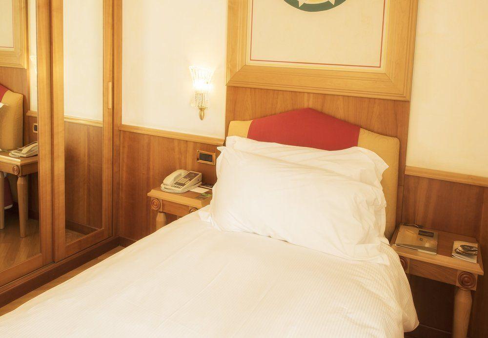 Renaissance Naples Hotel Mediterraneo Екстер'єр фото