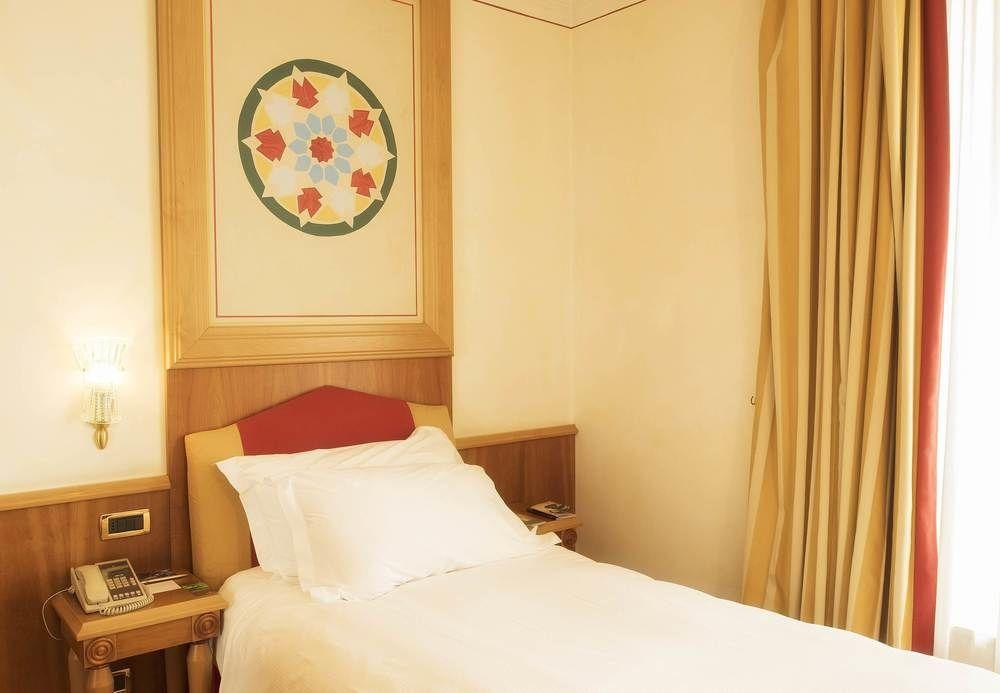 Renaissance Naples Hotel Mediterraneo Екстер'єр фото