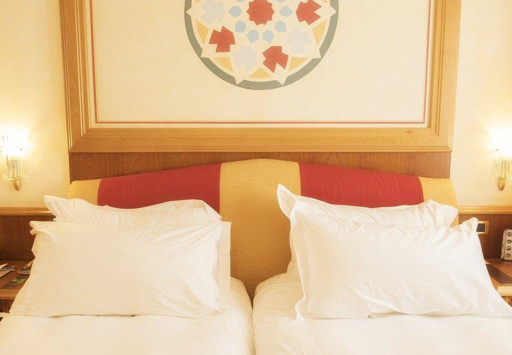 Renaissance Naples Hotel Mediterraneo Екстер'єр фото