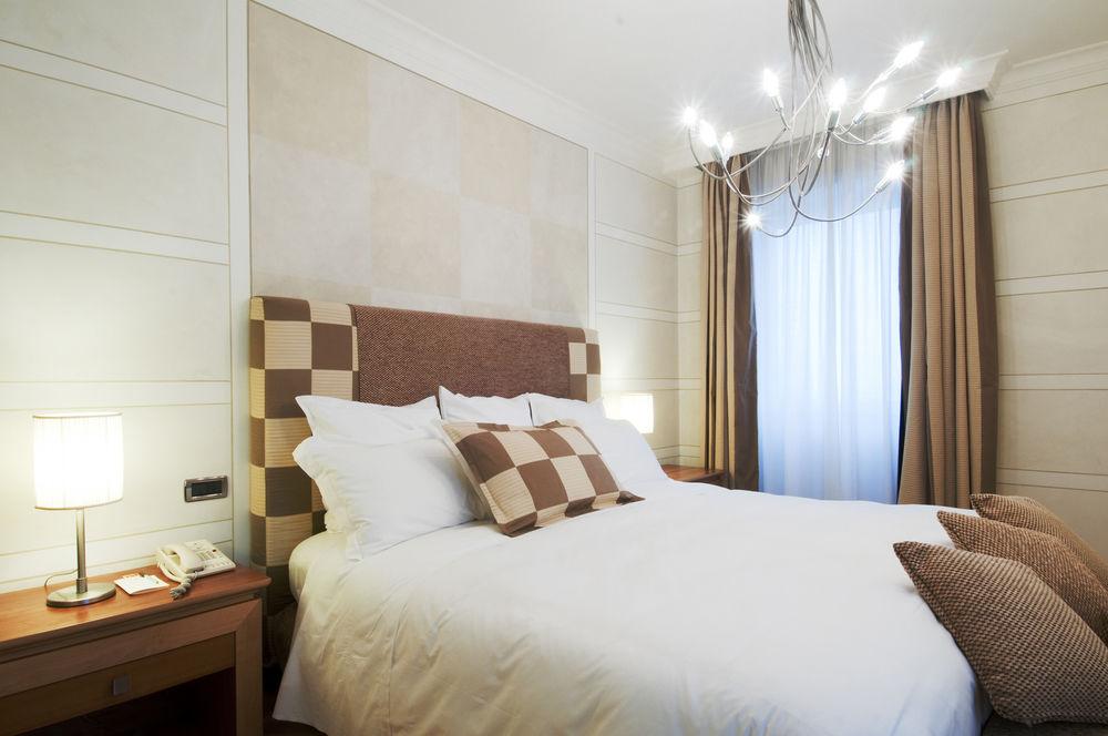 Renaissance Naples Hotel Mediterraneo Екстер'єр фото