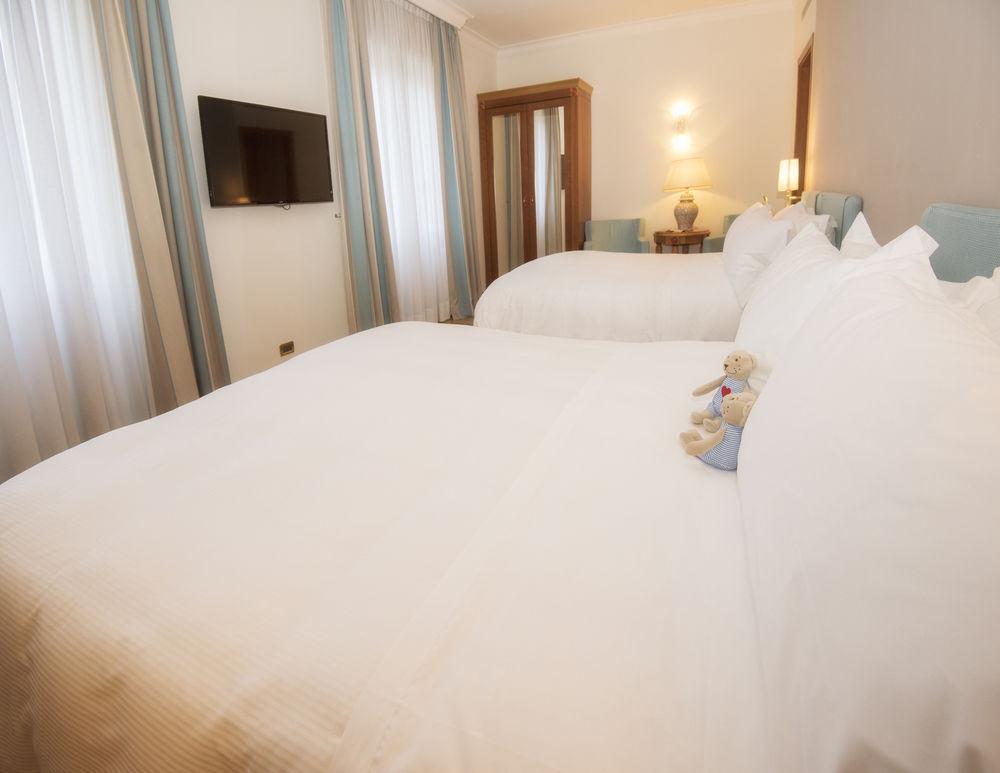 Renaissance Naples Hotel Mediterraneo Екстер'єр фото