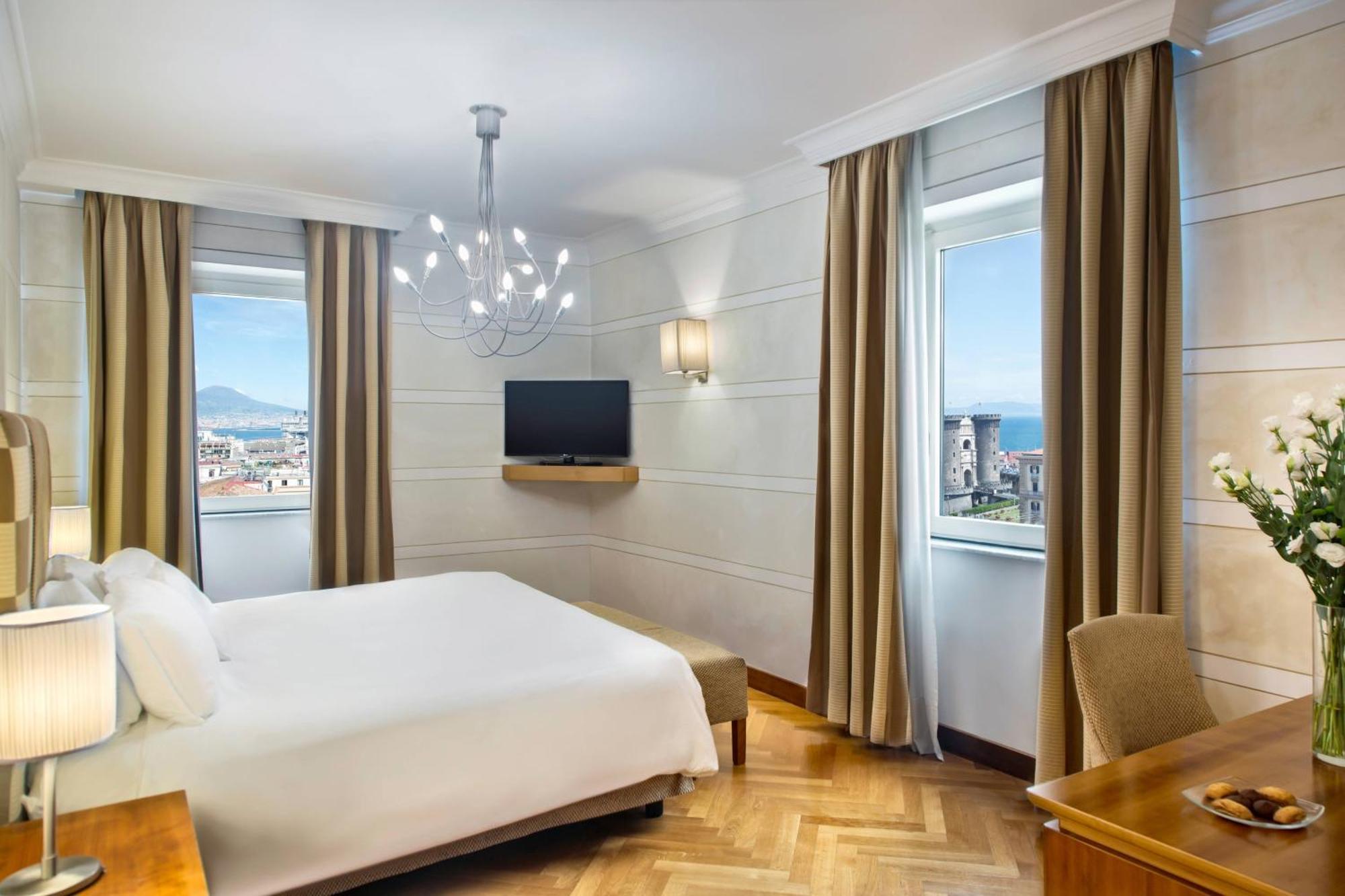 Renaissance Naples Hotel Mediterraneo Екстер'єр фото