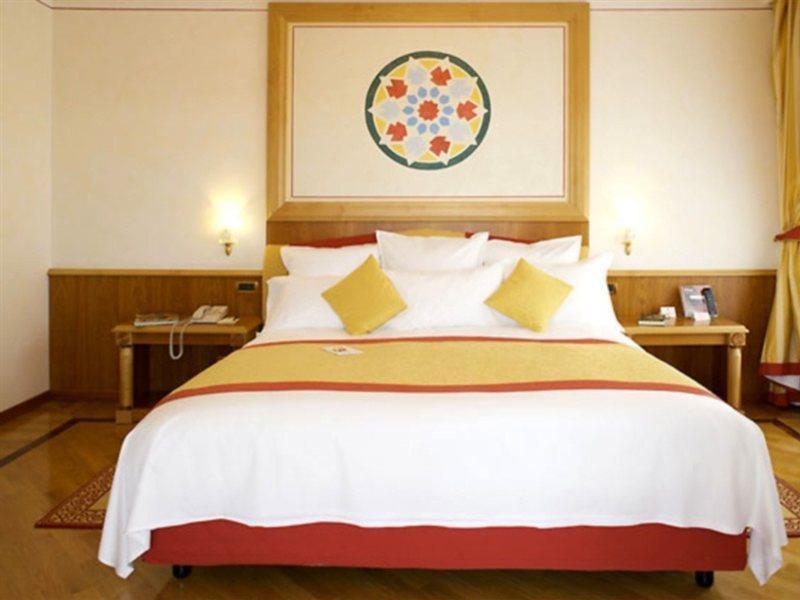 Renaissance Naples Hotel Mediterraneo Екстер'єр фото